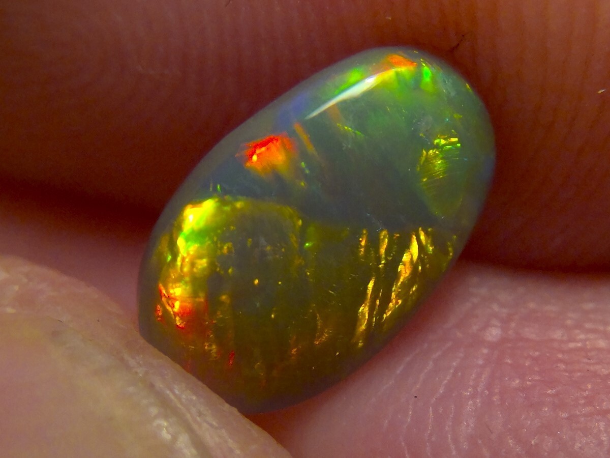 1.25cts Solid Lightning Ridge semi black opal, stunning rainbow fire *see video*
