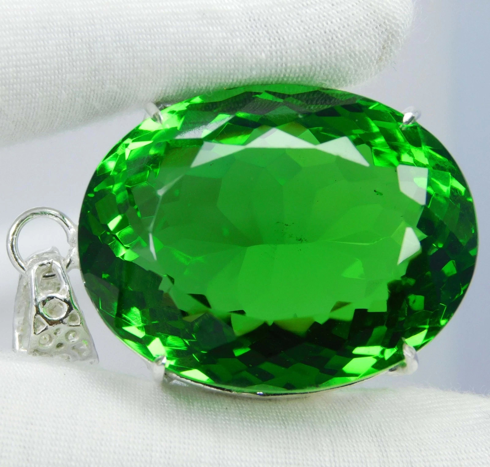 Certified 105 Ct Natural Peridot Green Pendant in 925 Solid Silver Gemstone