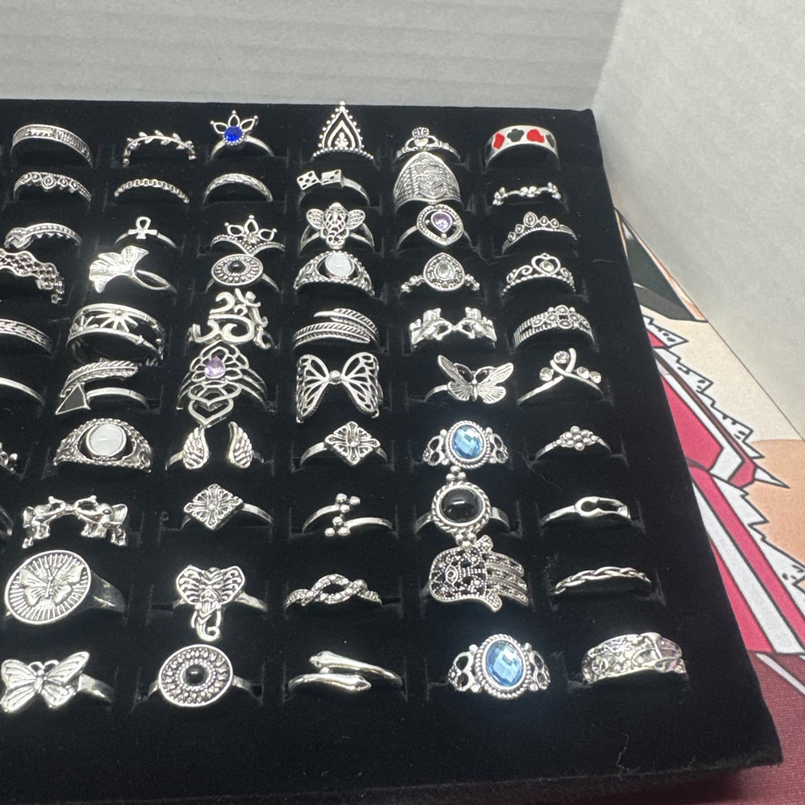 Lot Of 100 silver tone Rings sizes vary comes with tray included lot 1 m3