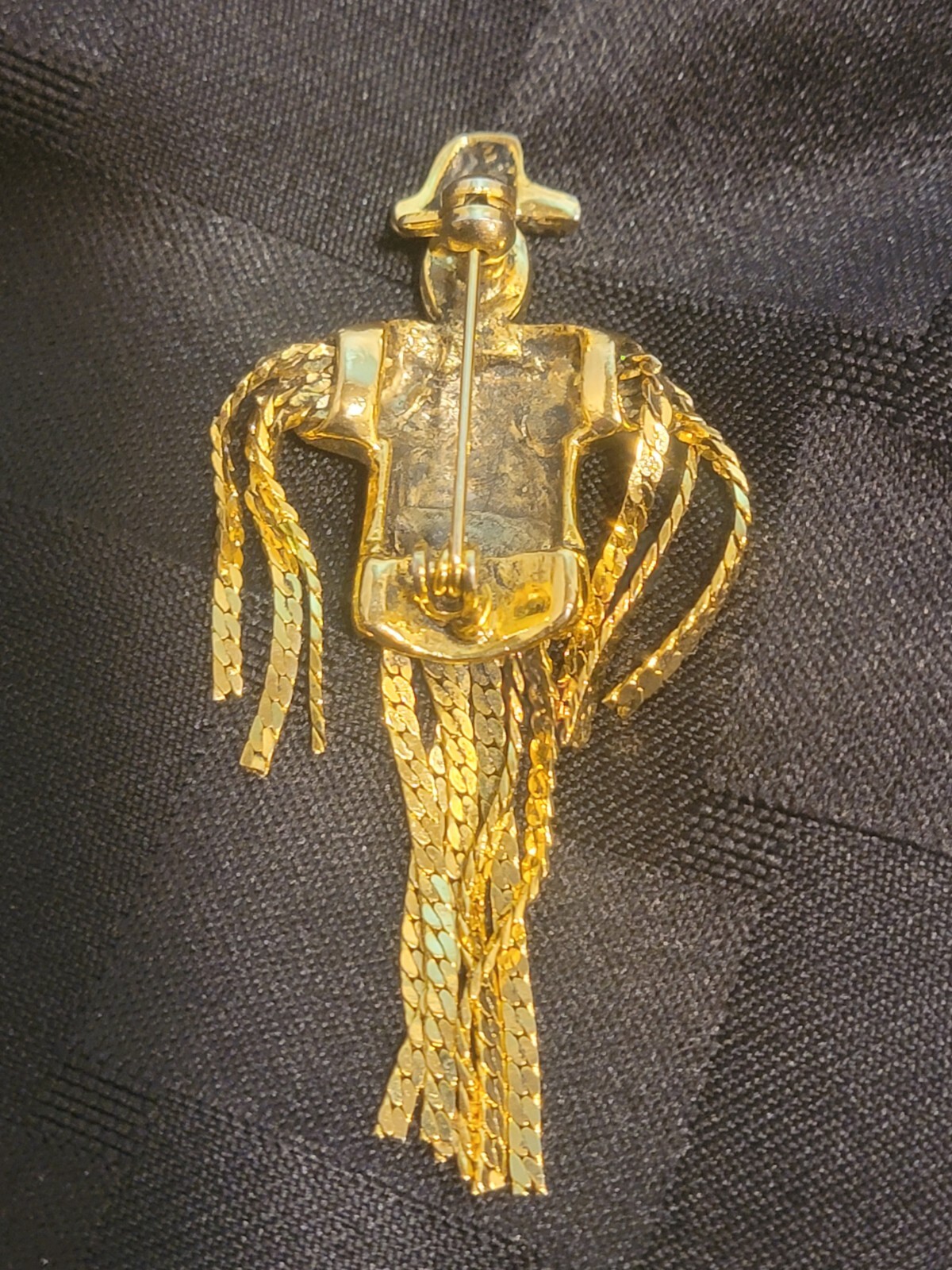 Cookie LEE Scarecrow Brooch Pin Goldtone Rhinstones Chain “Straw”