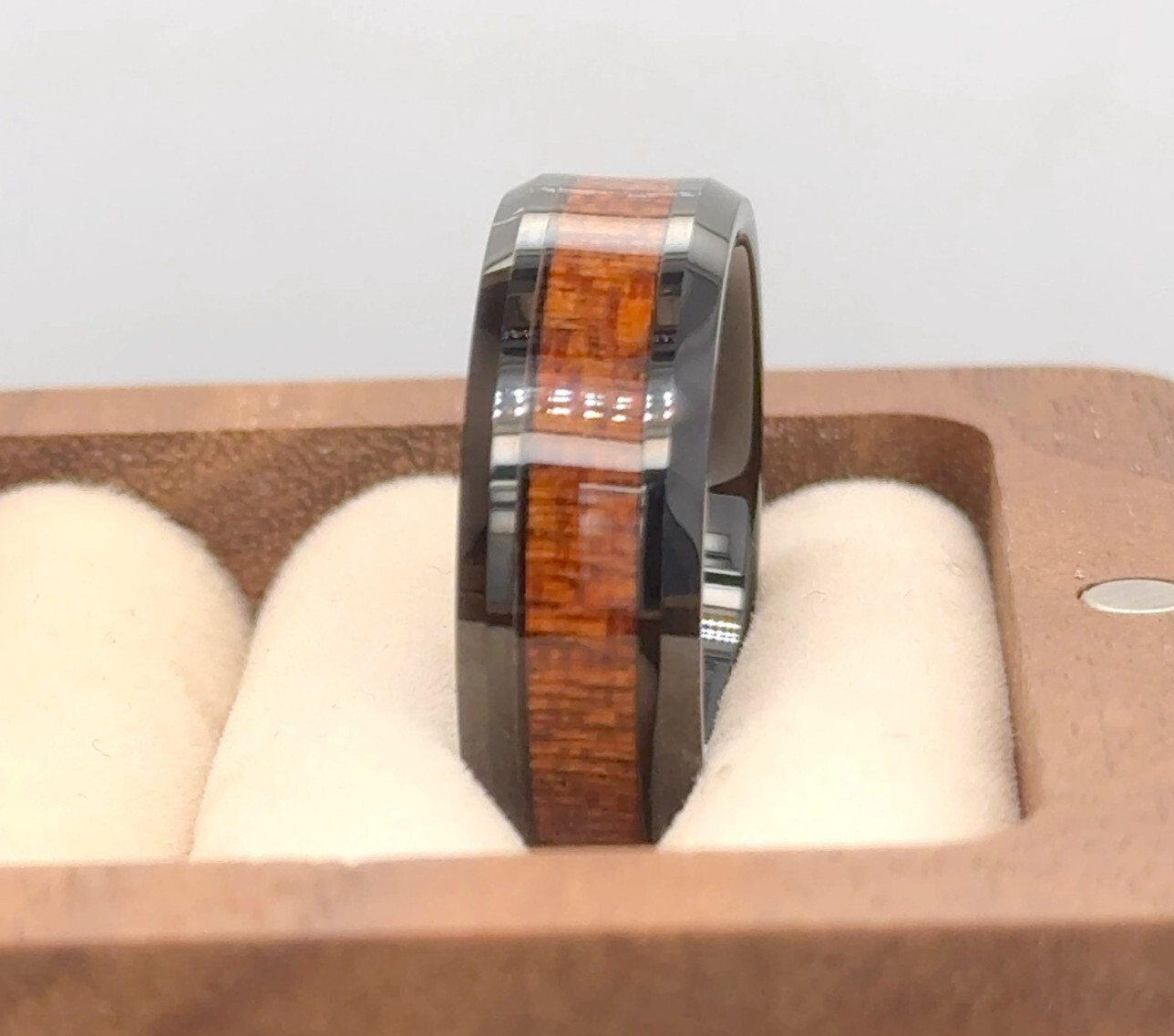 Stylish Black Tungsten Gift Ring with Brown Wood Inlay – Sleek Women’s Band