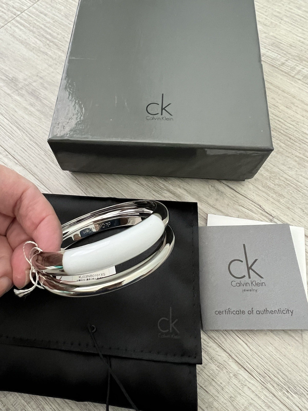 NIB Calvin Klein Jewelry Women’s Ellipse Silver Stainless Steel Bracelet Medium