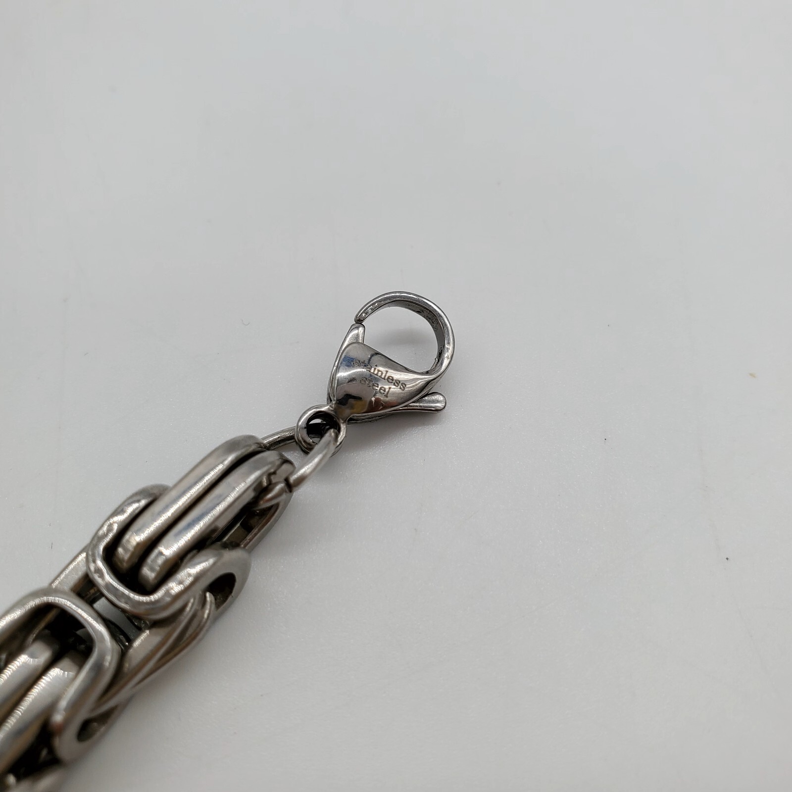 Stainless Steel Men’s/Women’s Unisex Bracelet Round w/ Lobster Closure 8.25″