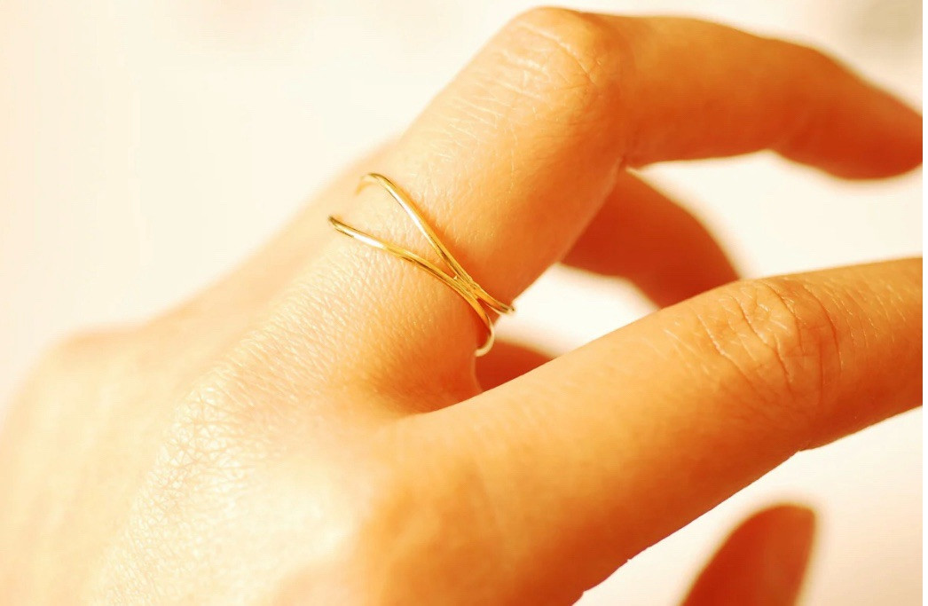 14K Gold Wave Ring. SZ: 6, 7, 8