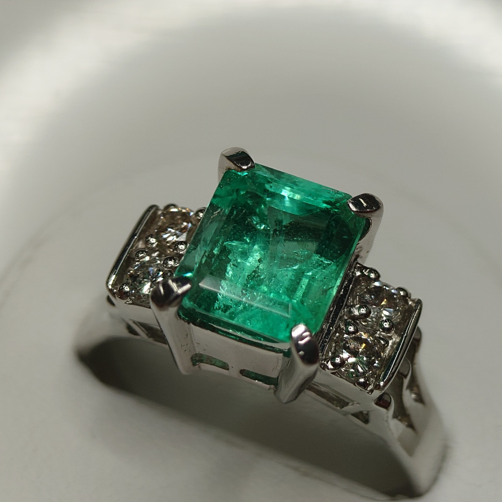 Emerald Ring, 900 Platinum RING Pt900 E2.36 D0.28 jew0001 Imported from Japan