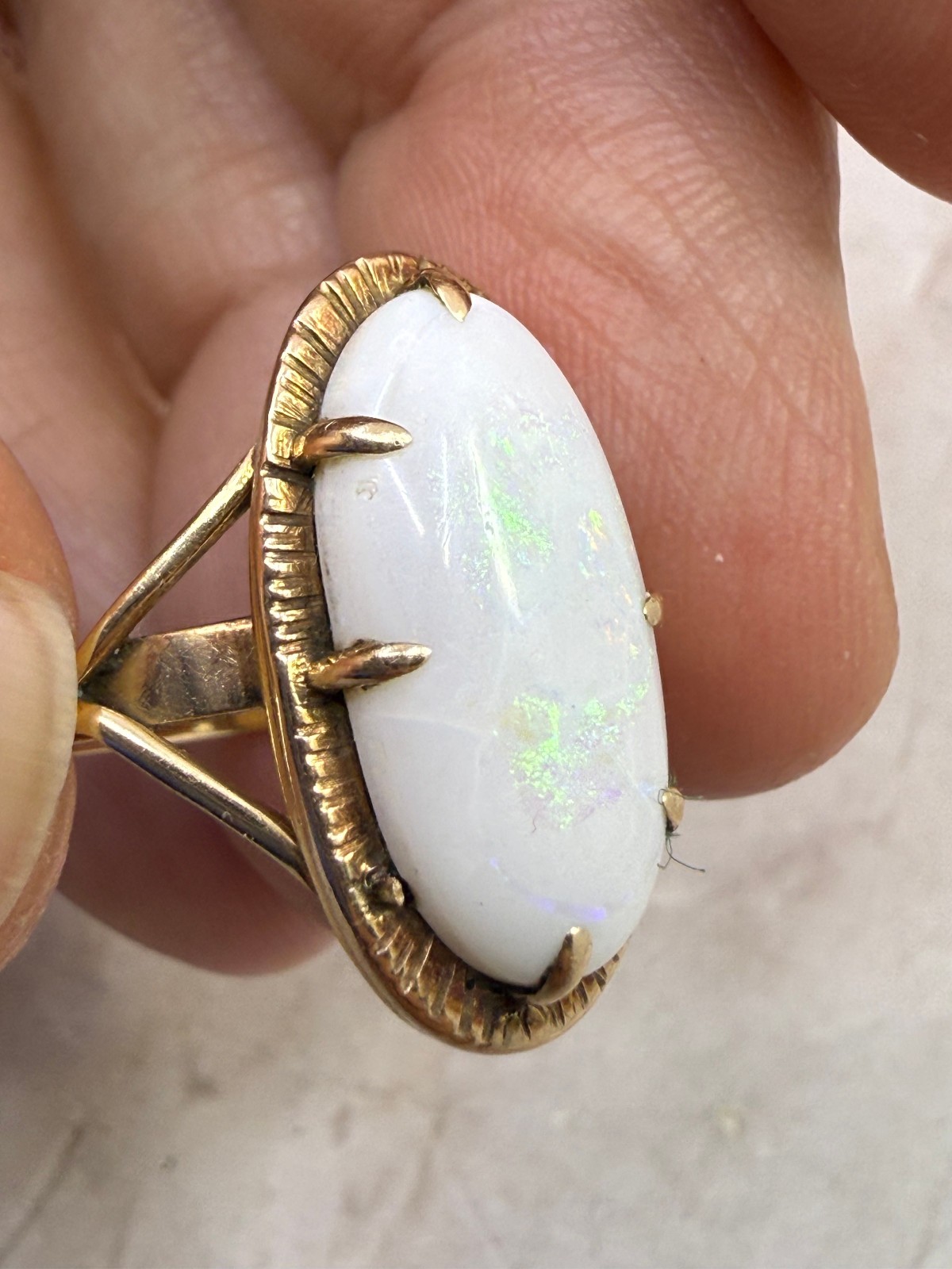 Vtg 14 K Gold Ring With Natural White Oval Opal Measuring 13.45 x 4.58 MM 4.4 Gr