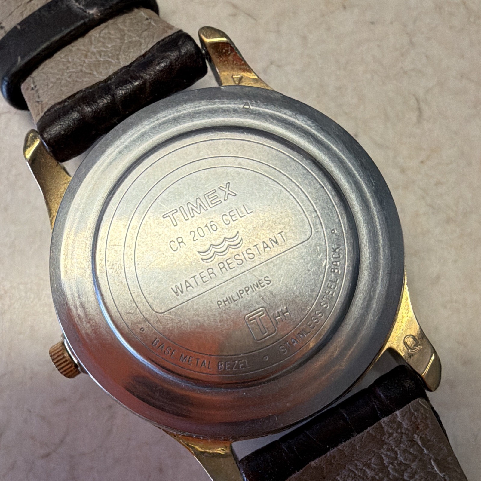 Timex Indiglo Quartz Analog Wristwatch Day/Date 30m Gold Tone Black Leather