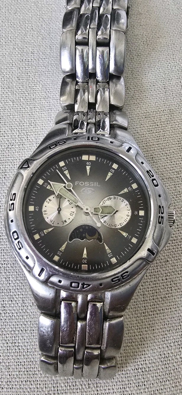 Fossil Blue Quartz BQ-9135 Men’s Watch New Battery Size 8 inches Adjustable Work
