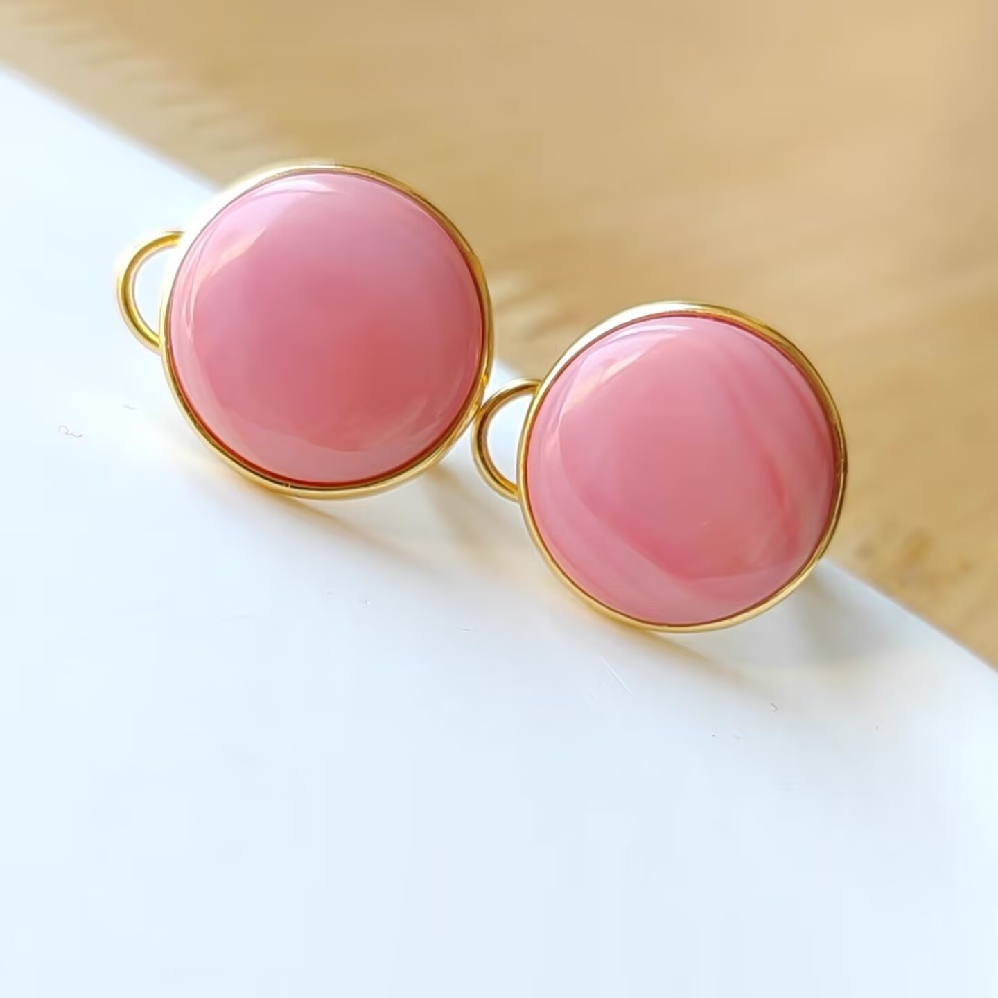 elegant pair of natural 16mm pink conch pearl stud earring 925s(t)