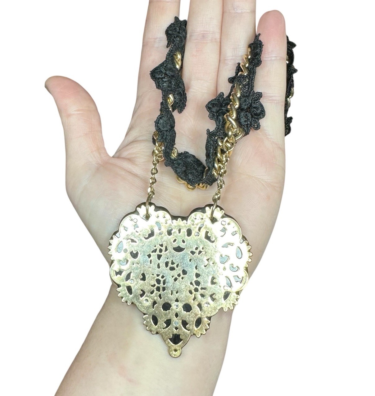 BETSEY JOHNSON Gold Tone LOVE ME Lg Heart CROCHETED Choker NECKLACE Steam Punk