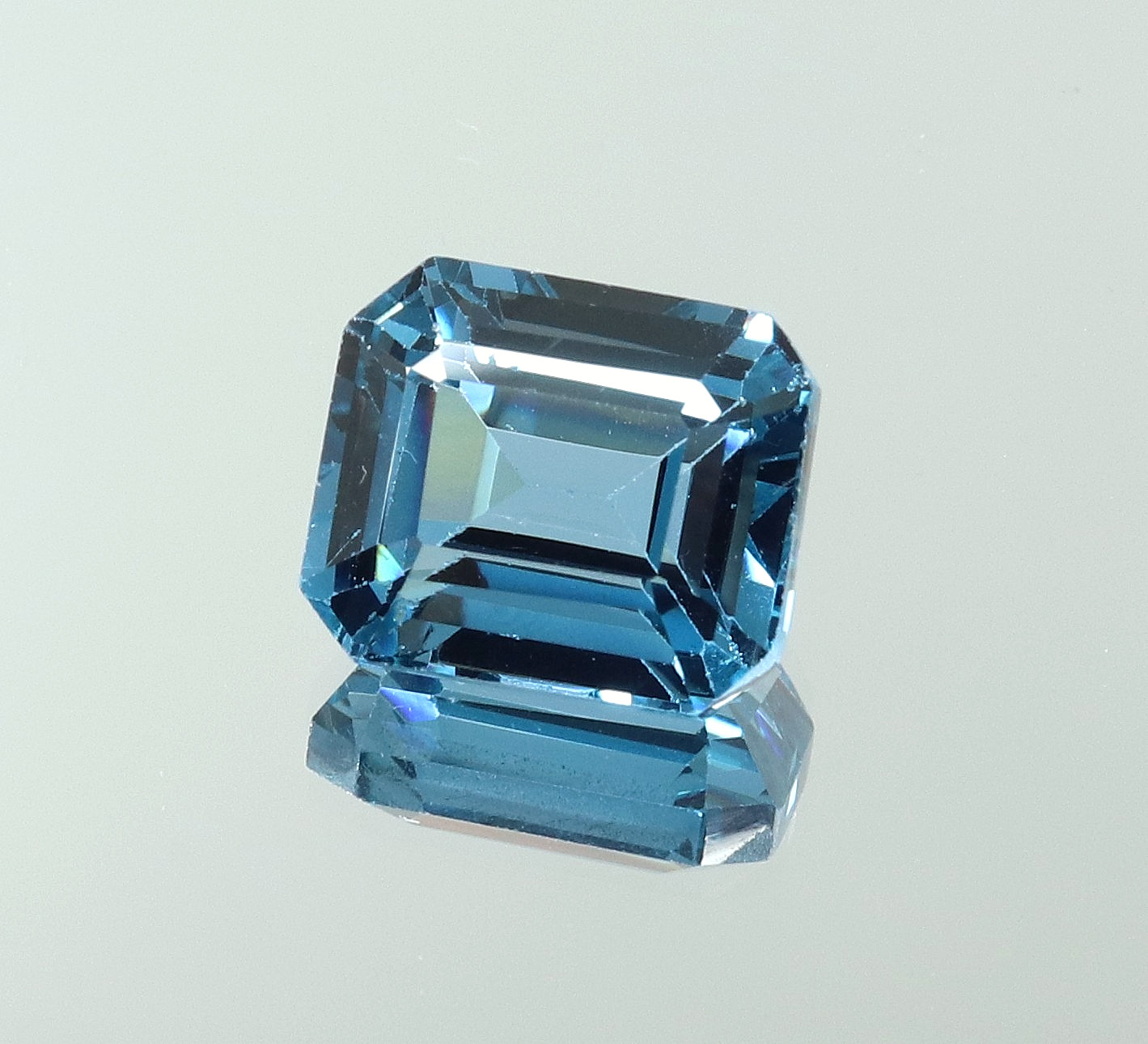 Natural 7.75 Ct Museum Blue Aquamarine Emerald Cut Certified Loose Gemstone