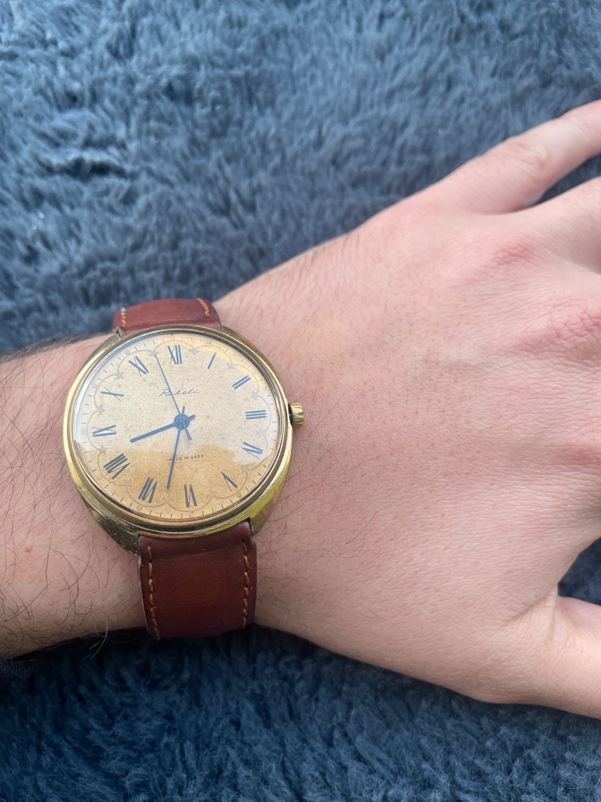 Raketa “Serpentine” Golden Dial – USSR Vintage 39mm – Cal. 2609