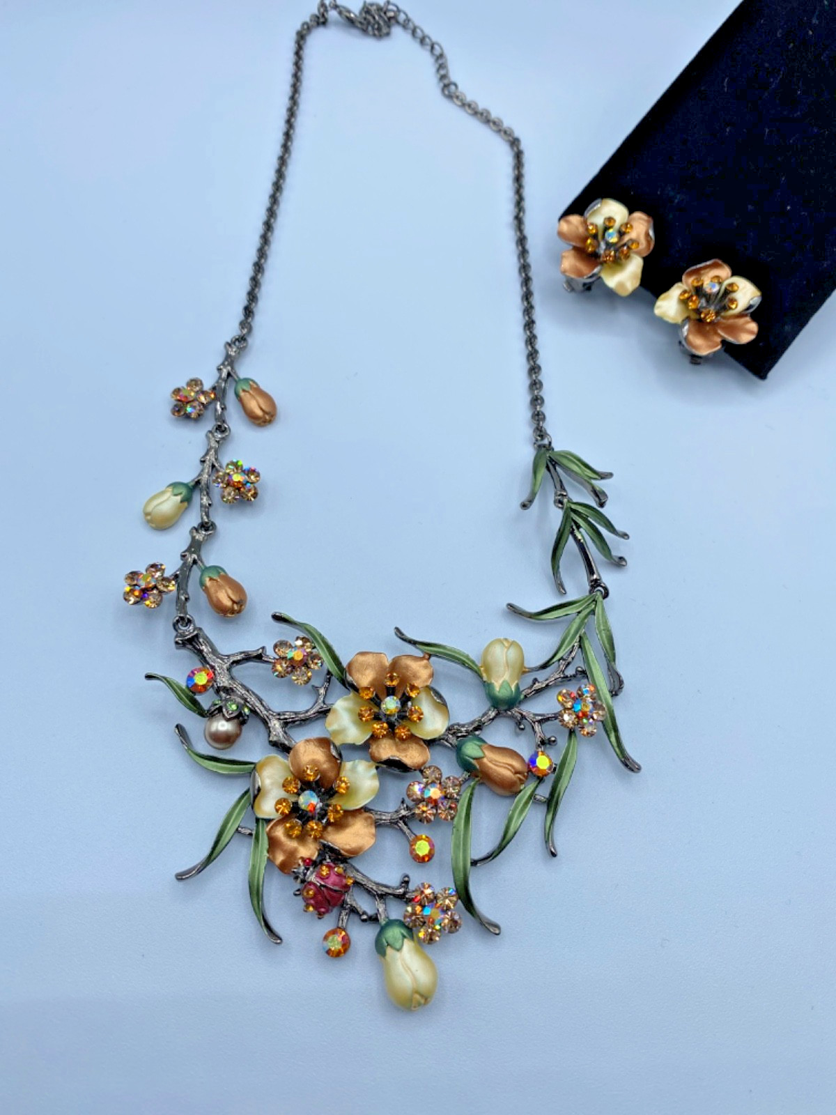VTG 3D Metal Flowers Colorful Resin Crystal Vine Necklace Earrings Set Clip On