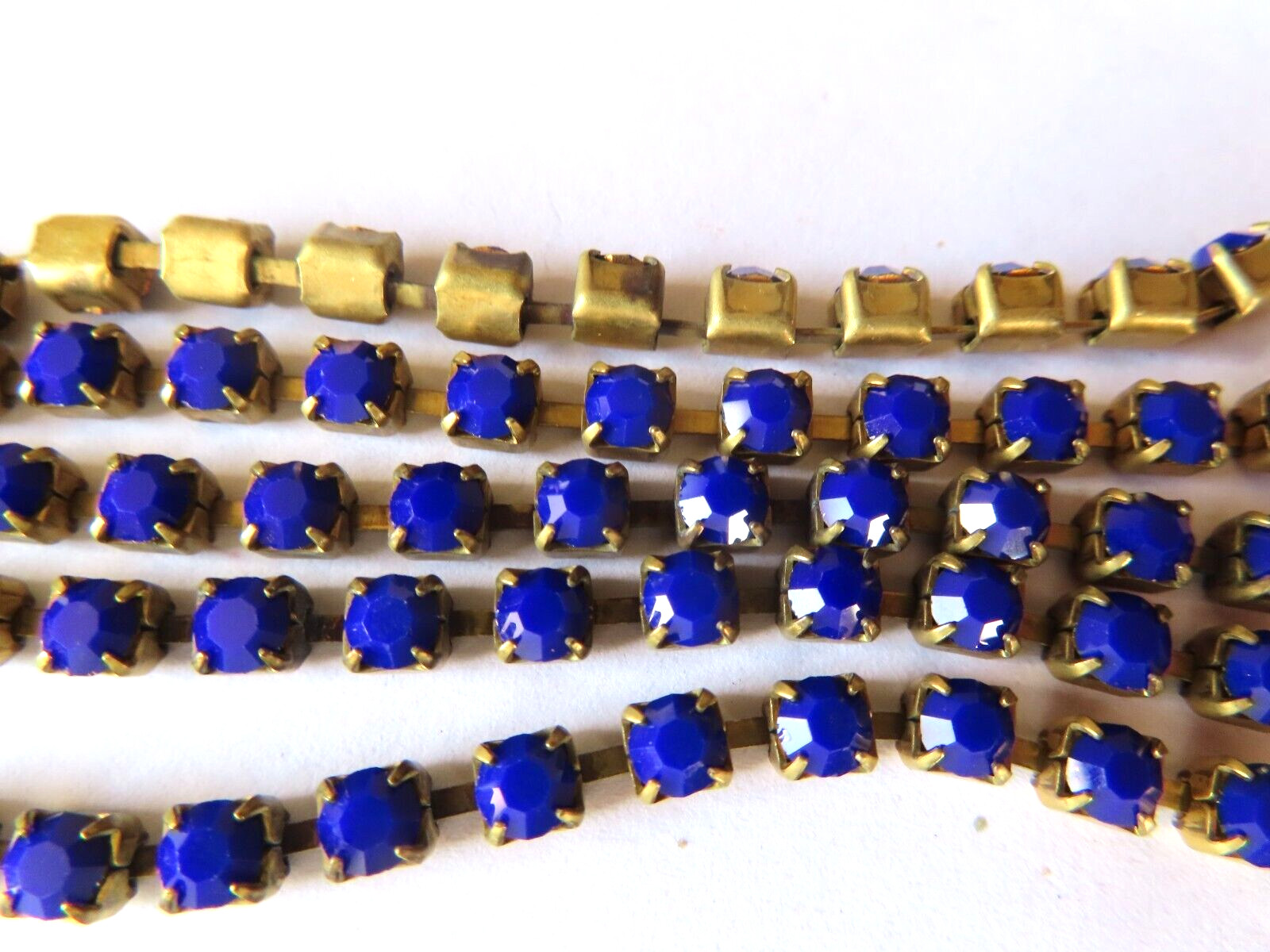 4.5 Feet Swarovski Rhinestone chain 32pp Cobalt/Brass.
