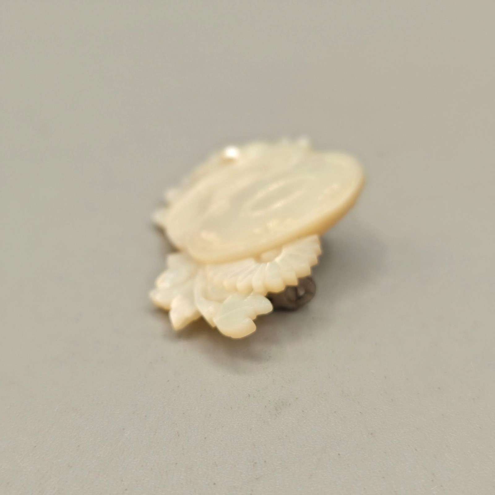 Hand Carved Mother Of Pearl Cultured Pearl Floral Brooch 1940s – 1970s