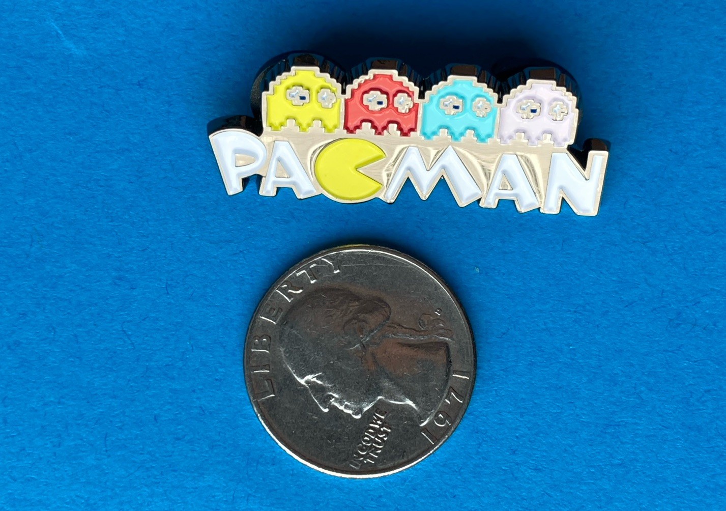 PAC-MAN 80’S RETRO PIN VIDEO GAME CHARACTERS Lapel Purse Push Back