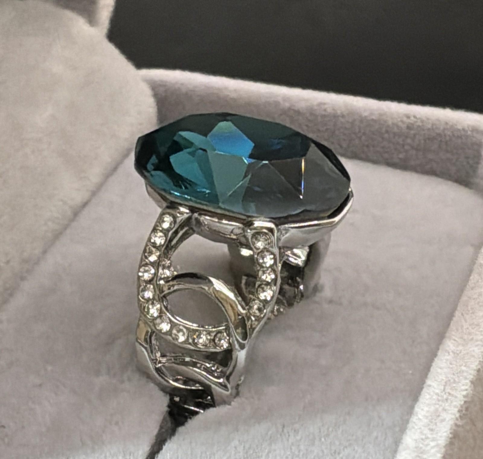 LONDON BLUE TOPAZ RING – 20X14mm Or 18.0ctw – White Accents – .925 SS !!!