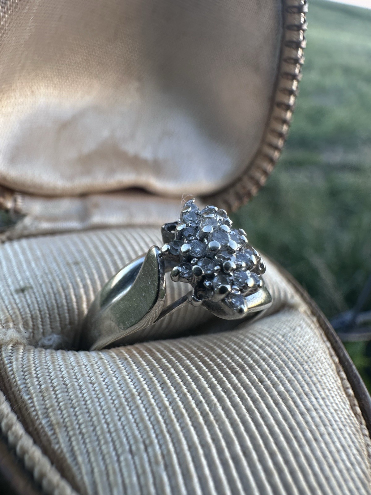 *read* Vintage Diamond Cluster Ring In 10k White Gold Size 7 2.85 Gram