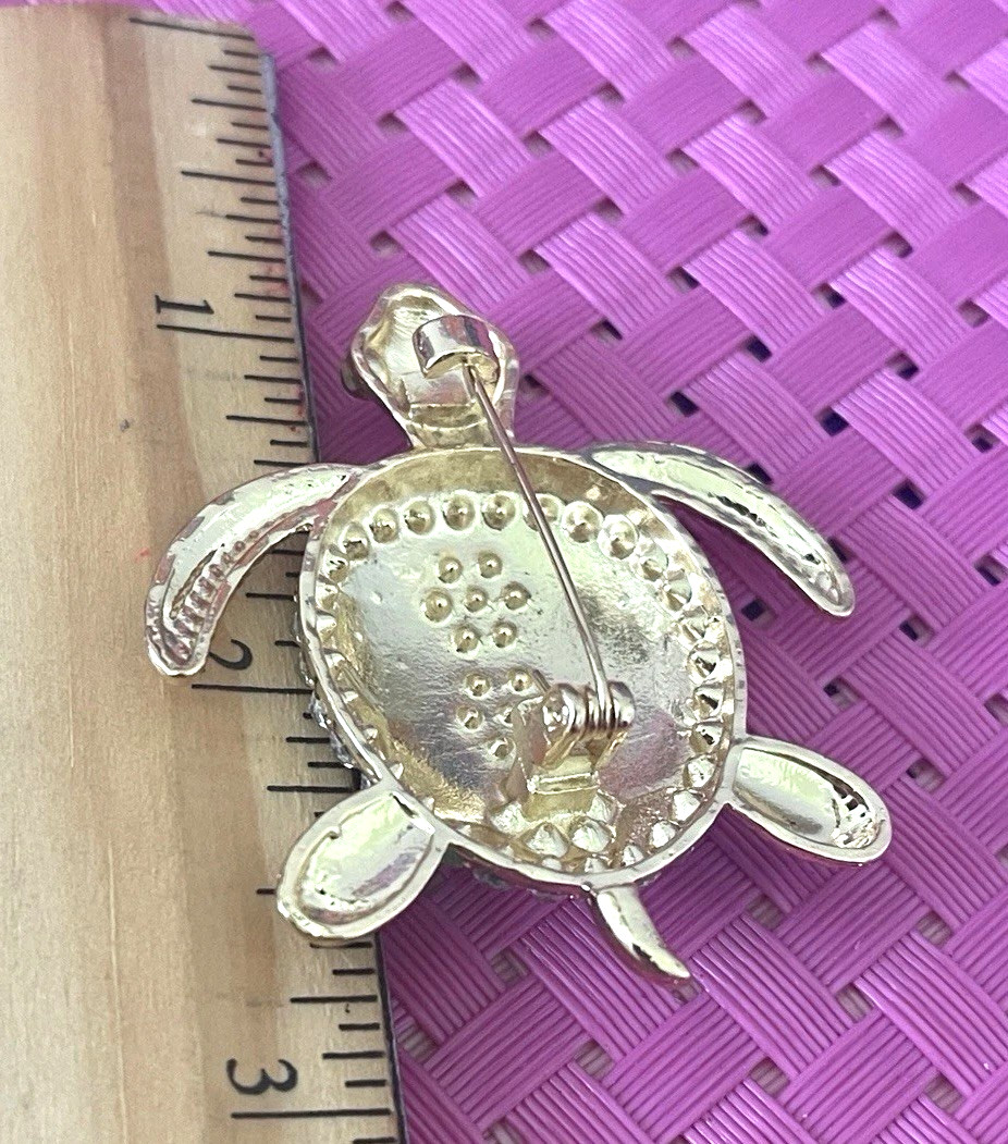 Green Turtle Enamel & Rhinestone Brooch Pin Gold Tone Finish Crystal Shell NEW