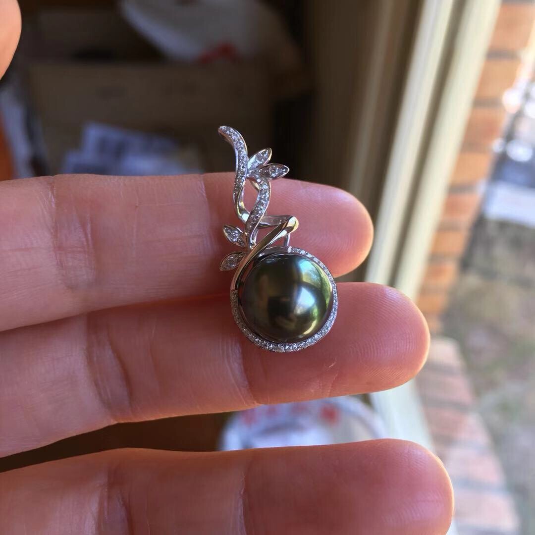 11.1mm Top Luster Peacock Black Tahitian Pearl 0.185cts Diamond 18k Gold Pendant