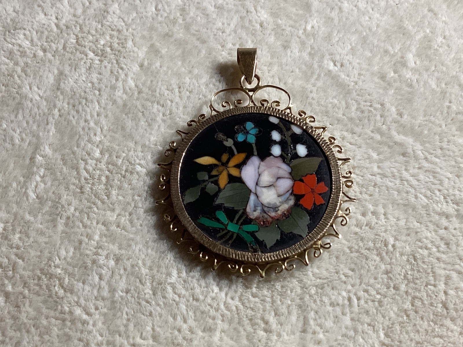 RARE ANTIQUE ITALIAN HAND SET PIETRA DURA FLORAL GOLD TONE PENDANT MUST SEE NR