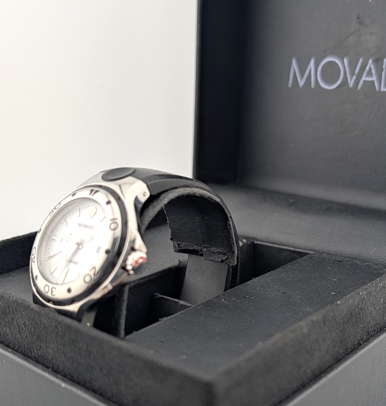 Movado Men’s Series 800 Stainless Steel W/White Dial;Model #84.65.1850.1~ Cool