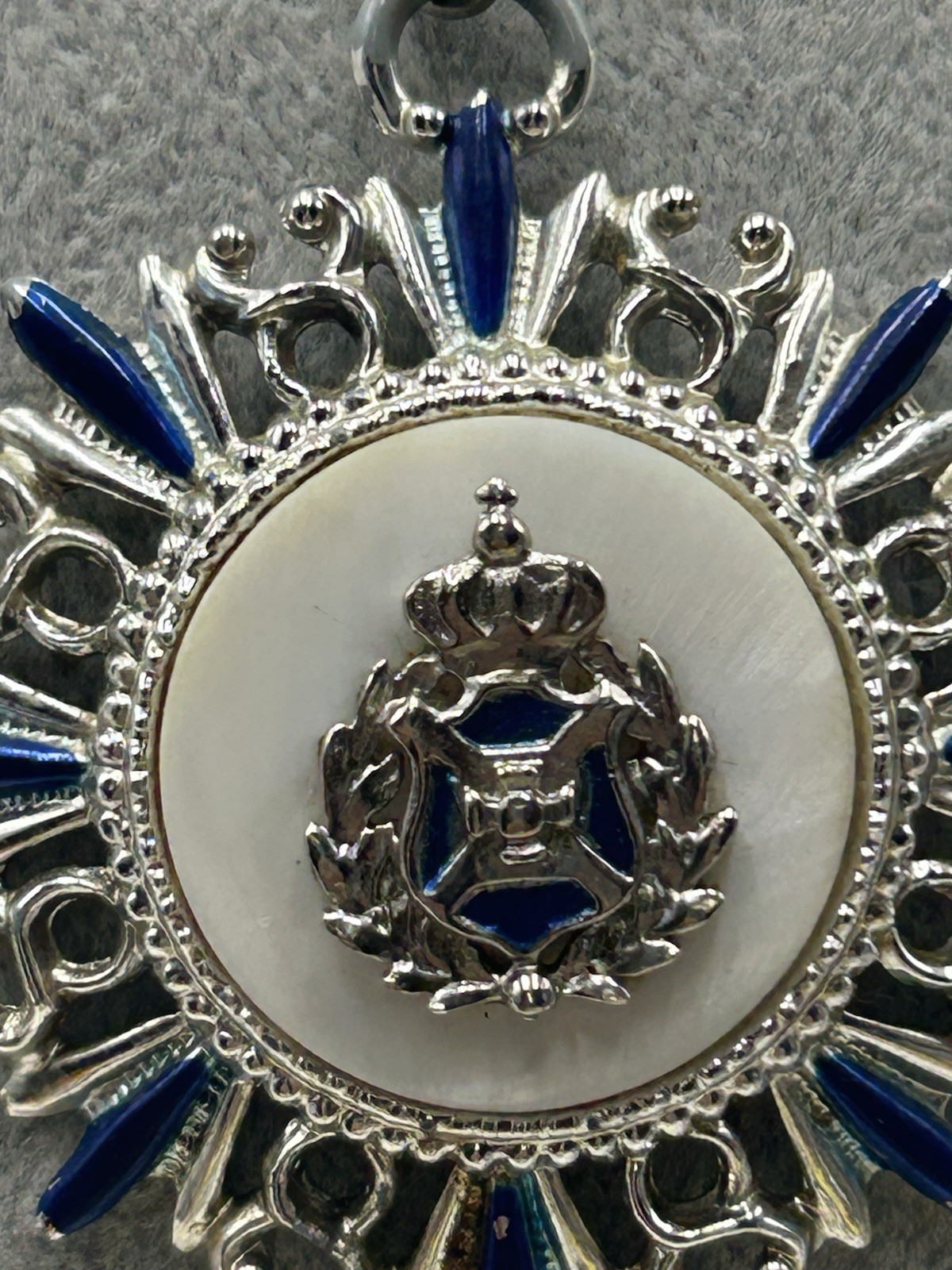 Vintage Queen Elizabeth Crown Jewels Cobalt Blue Coat Of Arms Necklace 16”