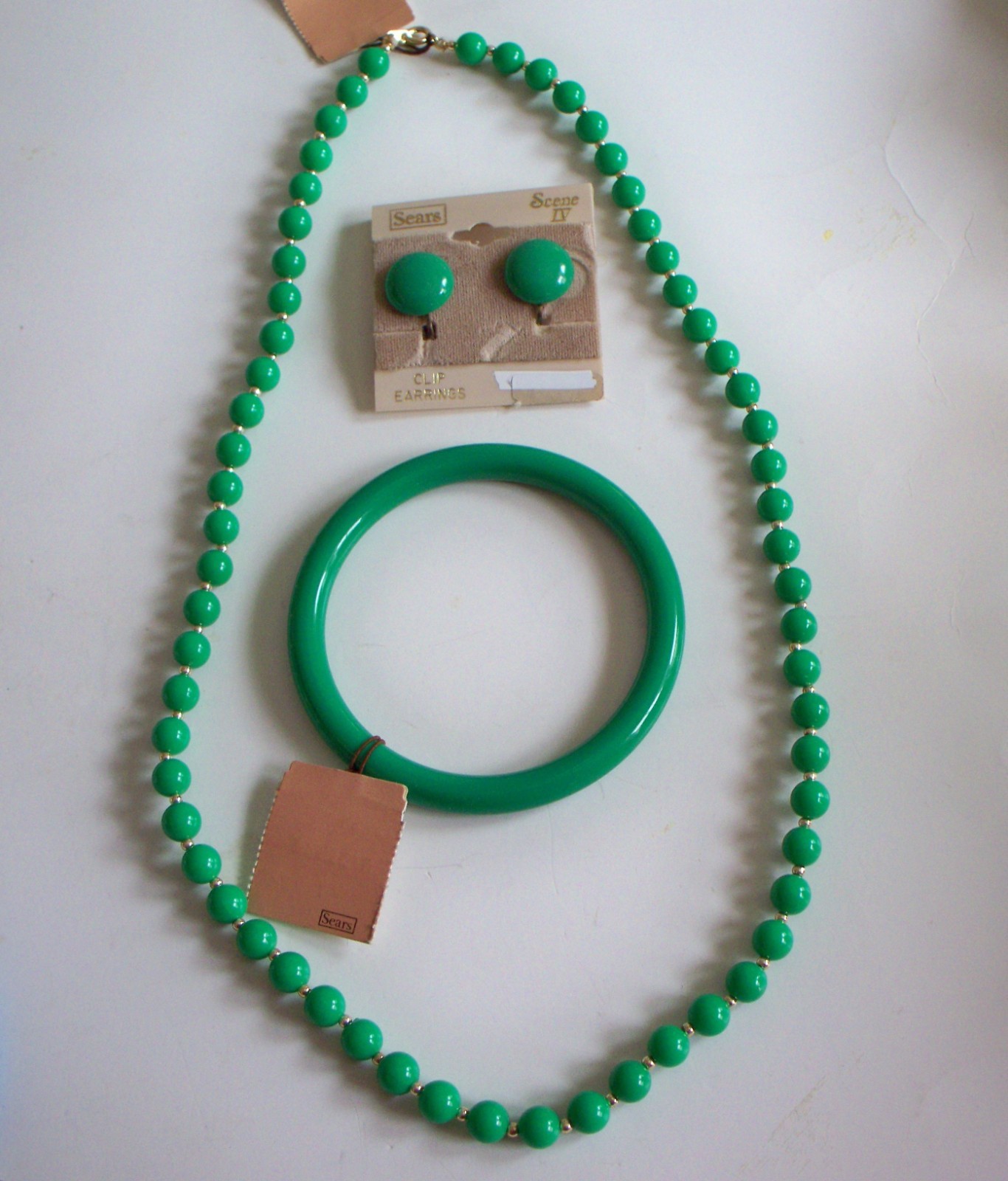 NEW Jewelry Set 24”L Necklace, Bangle Bracelet & Clip Earring Color Green – O3
