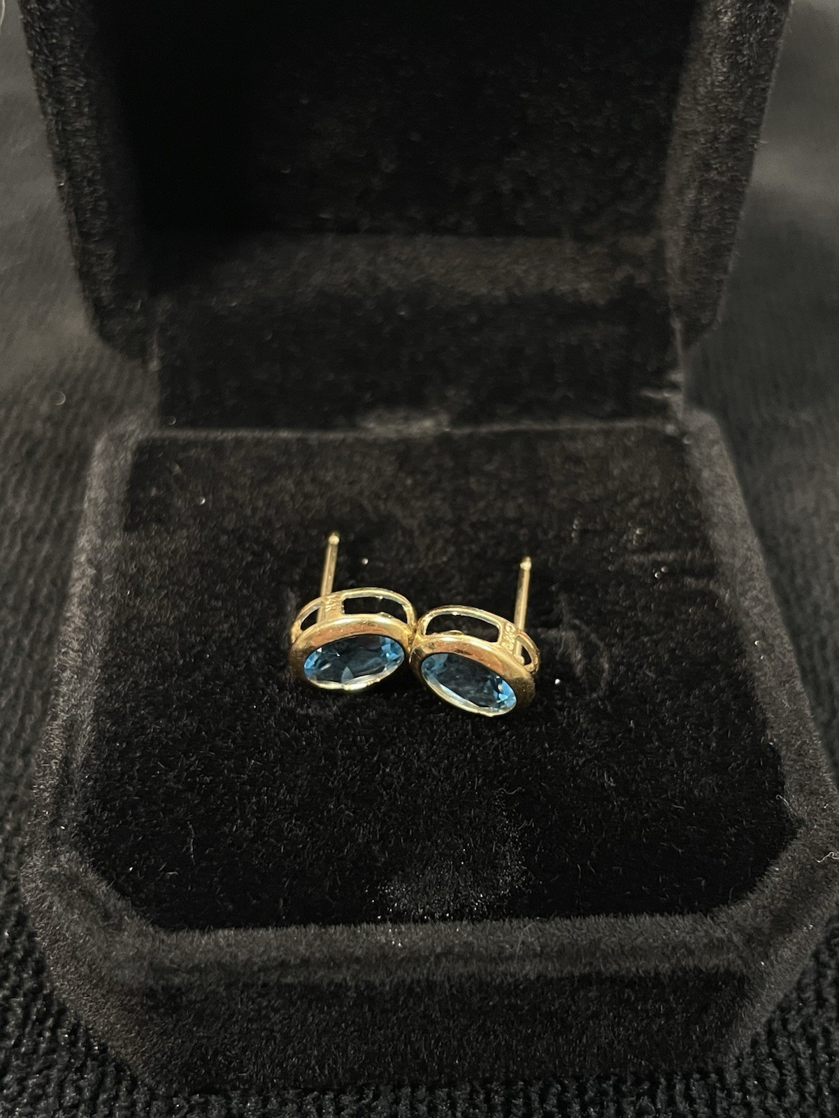 14k yellow gold oval blue topaz stud earrings. no clutch