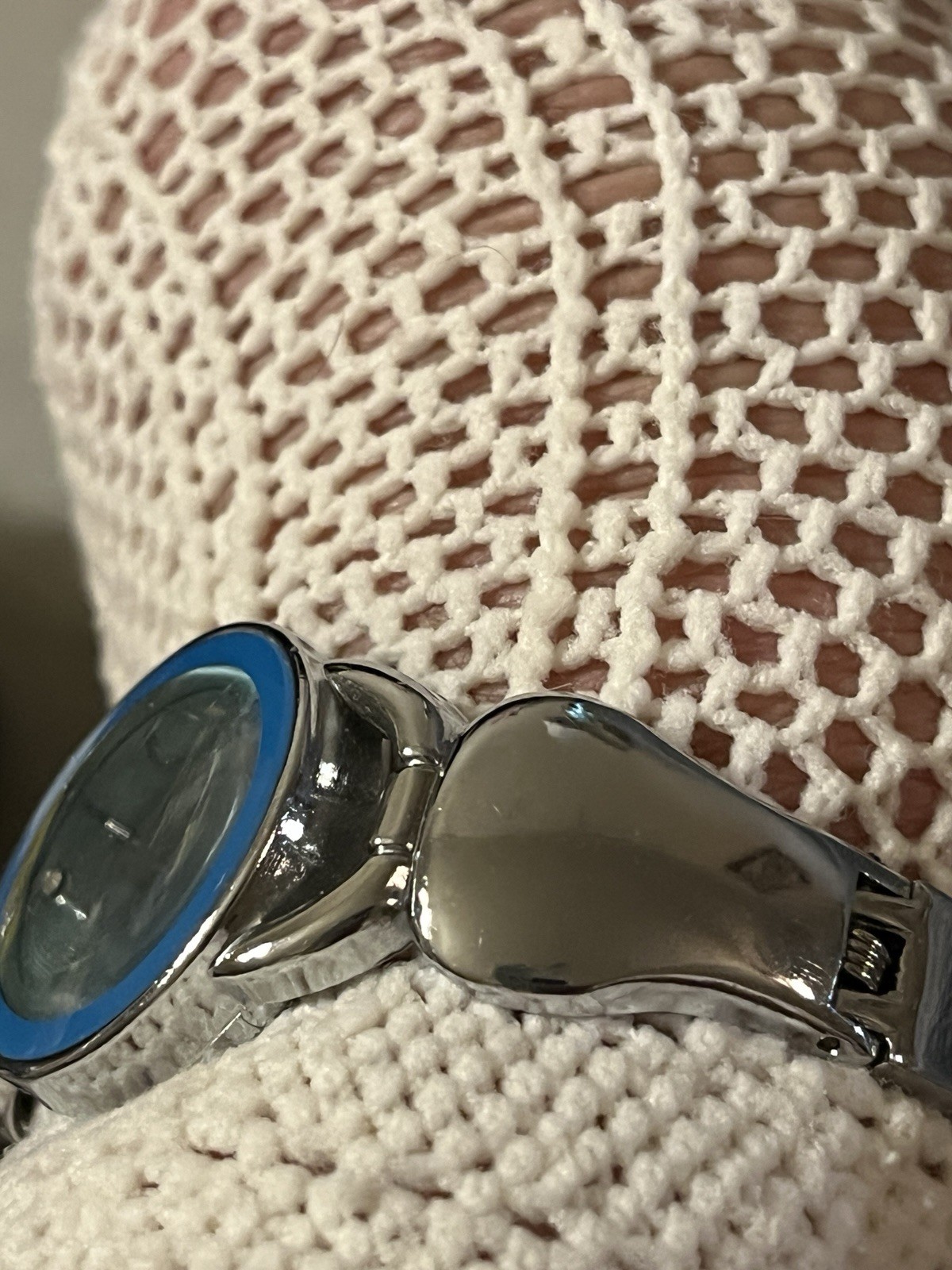 JINLI Women’s Quartz Analog Silver Tone Bracelet Watch w/ Blue Fixed Bezel
