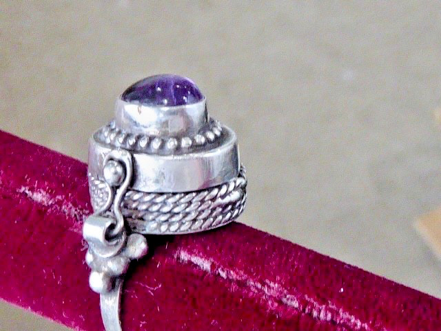 Vintage Taxco Mexico Sterling Silver Amethyst Poison Ring PILL BOX HINGED RING