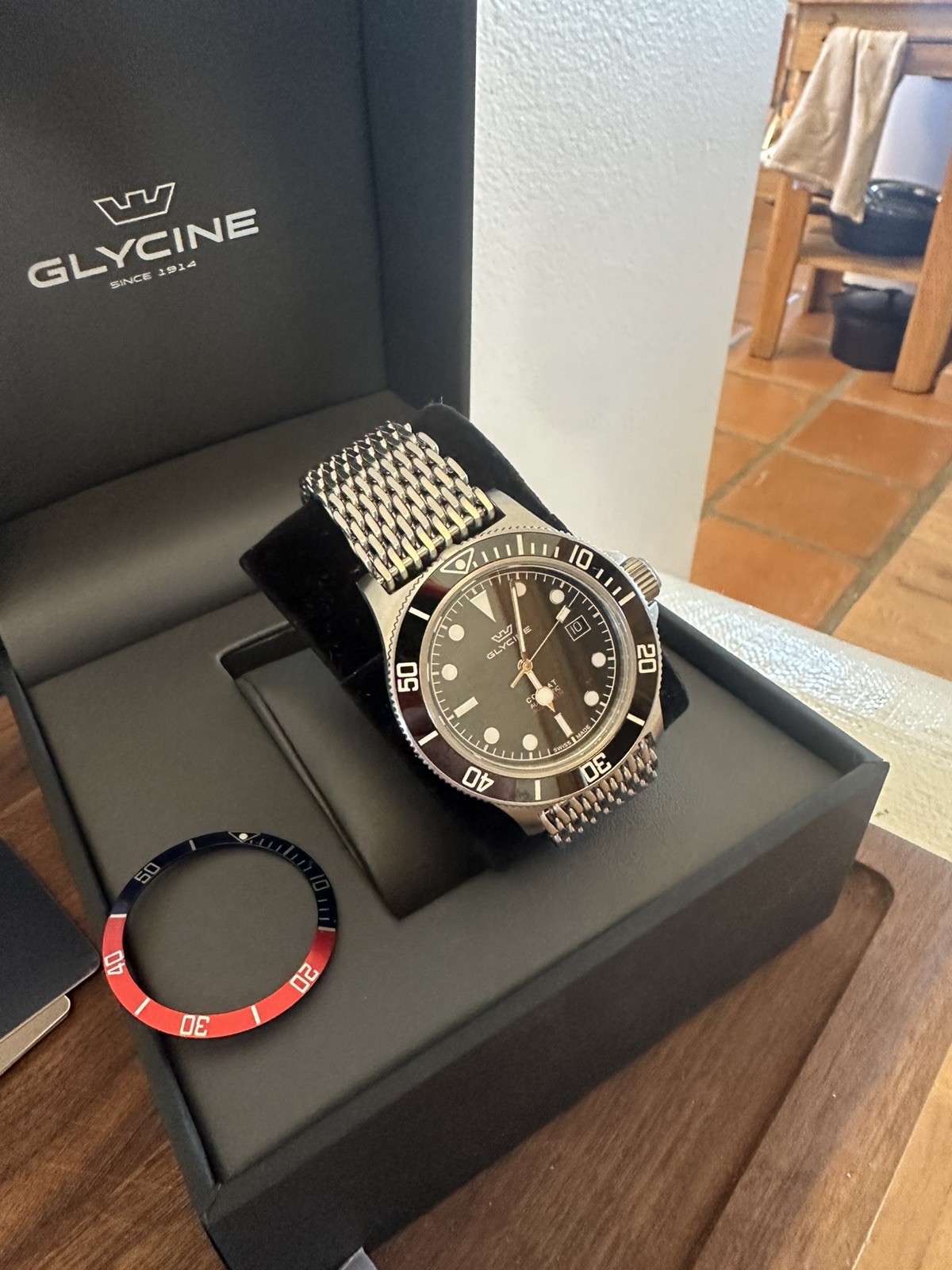 Glycine Combat Sub GL0388 watch w/ Box, Papers, xtra bracelet & coke bezel. MINT