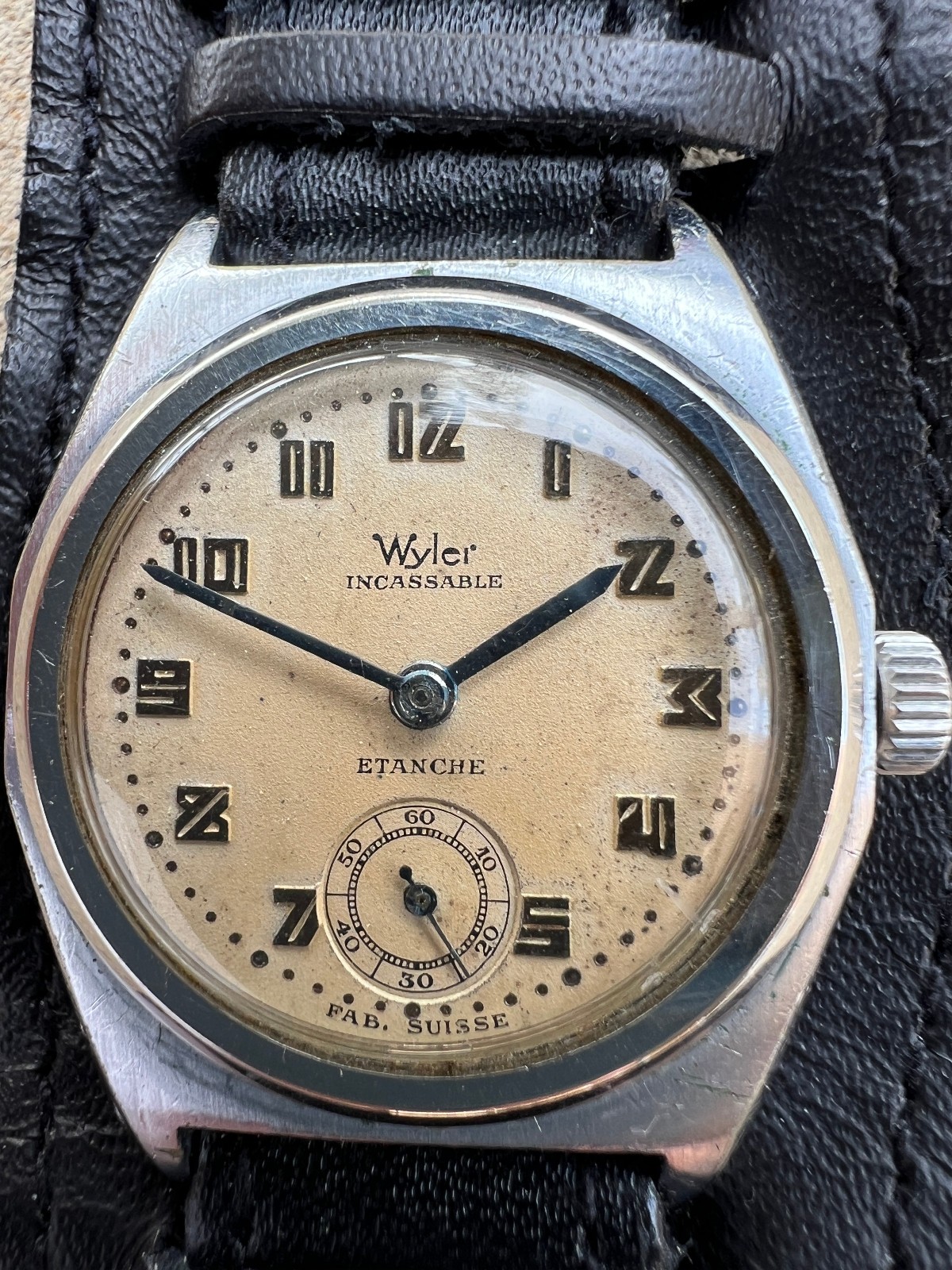 Vintage Wyler rare ww2 Military Etanche watch Deco numbers Tropical dial Works
