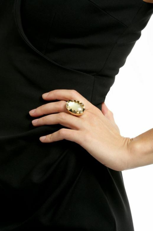 HOUSE OF HARLOW 1960 SUNBURST PEARLIZED RESIN CABOCHON COCKTAIL RING 8 Statement