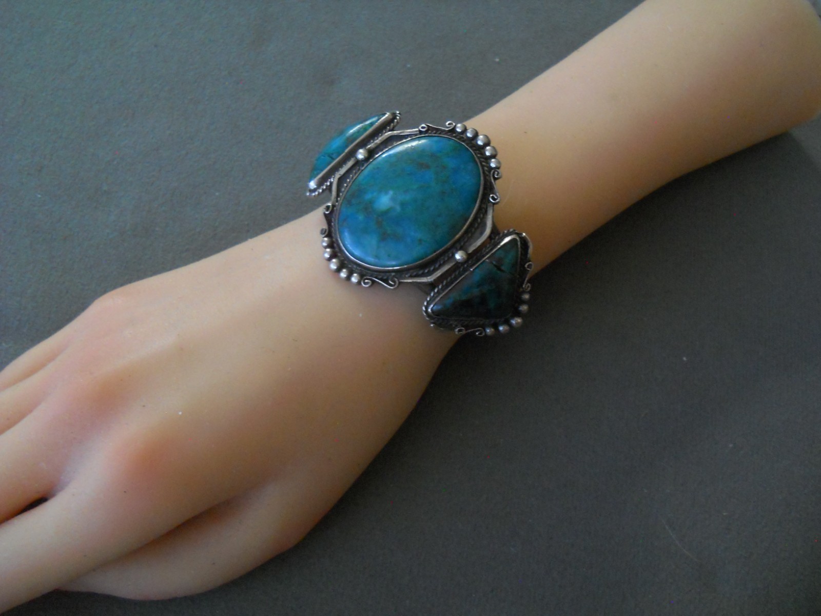 Native American Rich Blue Chrysocolla Sterlin Silver Cuff Bracelet 54g 2″ center