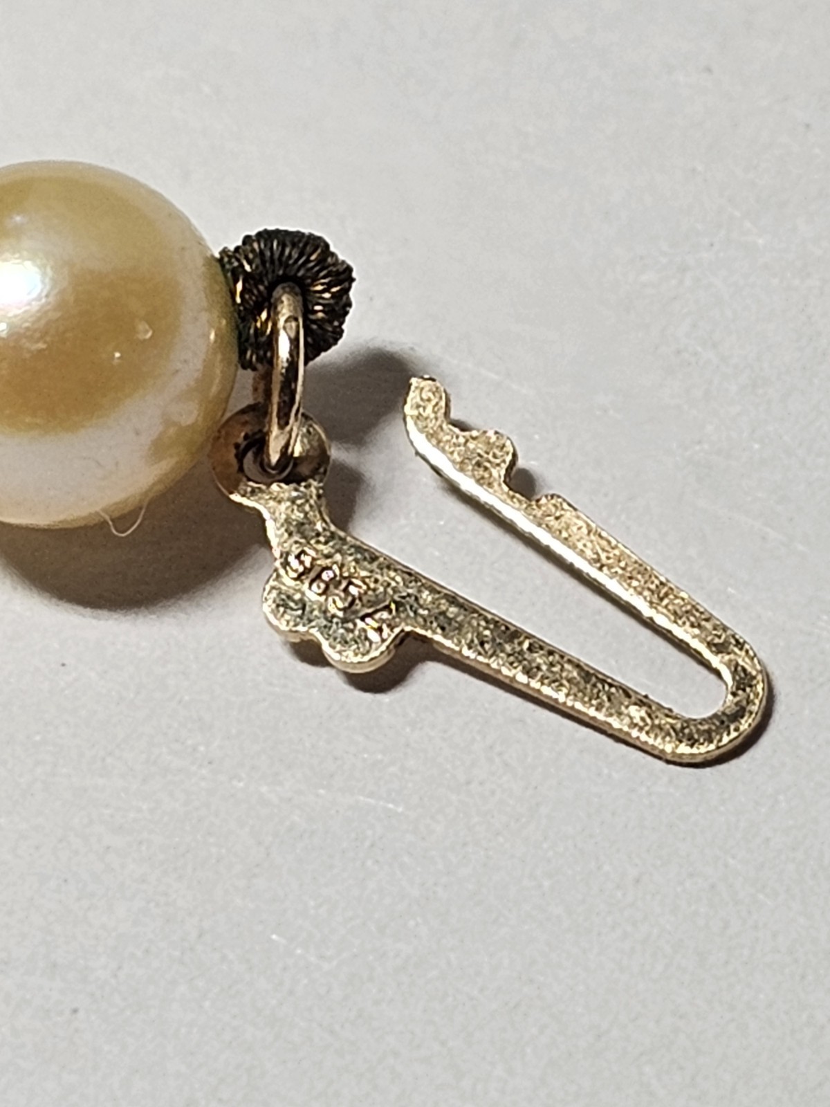 Vintage 15 Inch Hand Knotted Akoya Pearl Necklace 14k Yellow Gold Clasp