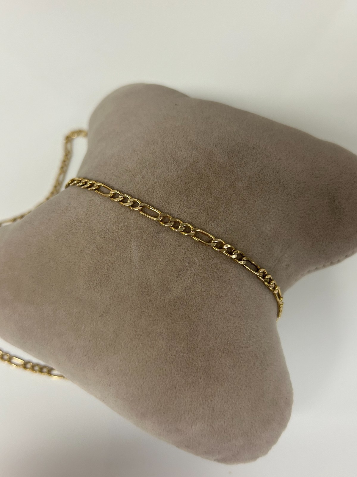 LOVELY 10K YELLOW GOLD 3 mm FIGARO CHAIN 19″