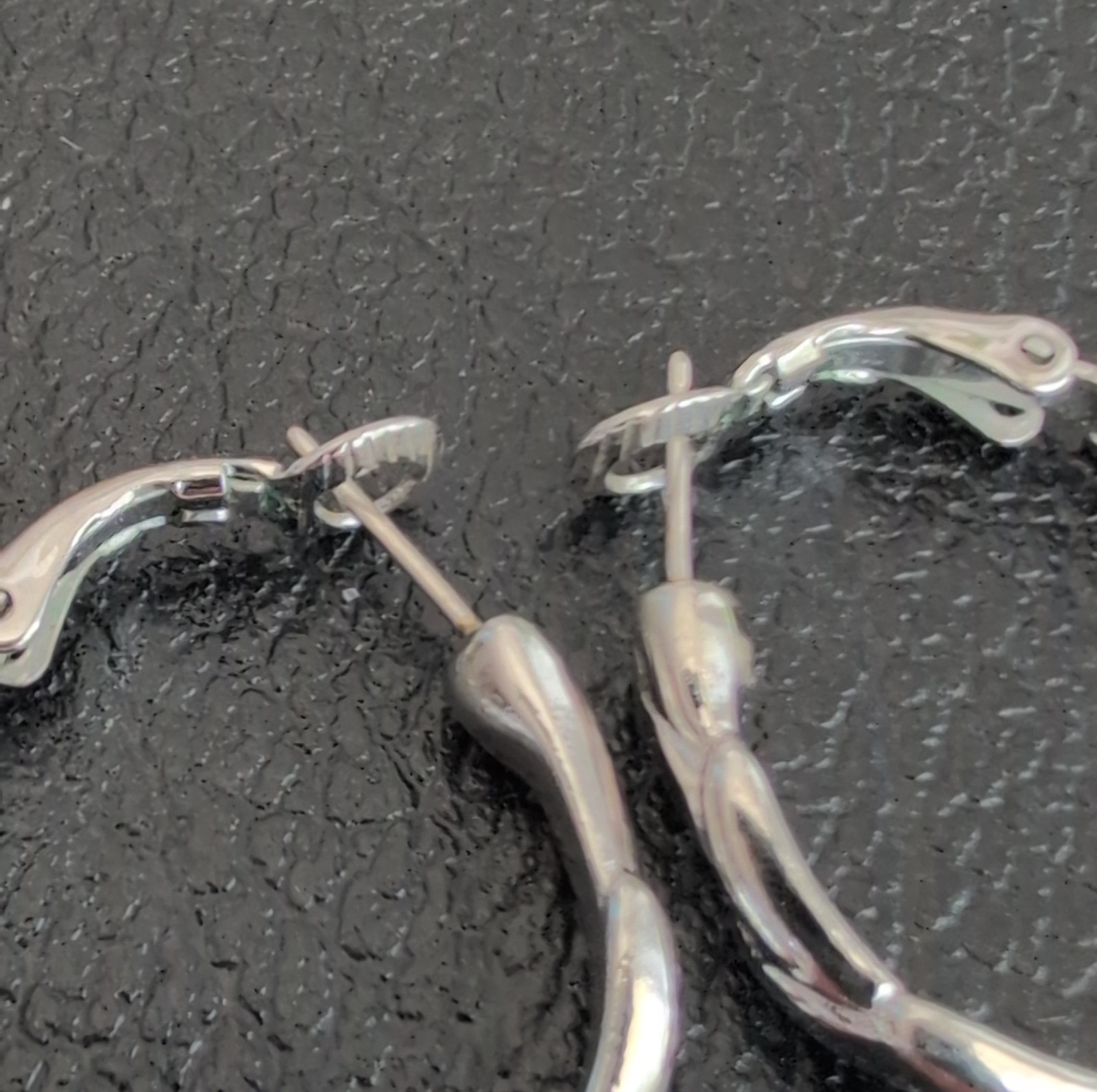 VTG Signed Crown Trifari Silvertone Bamboo Segmented Hoop Earrings Latch Back