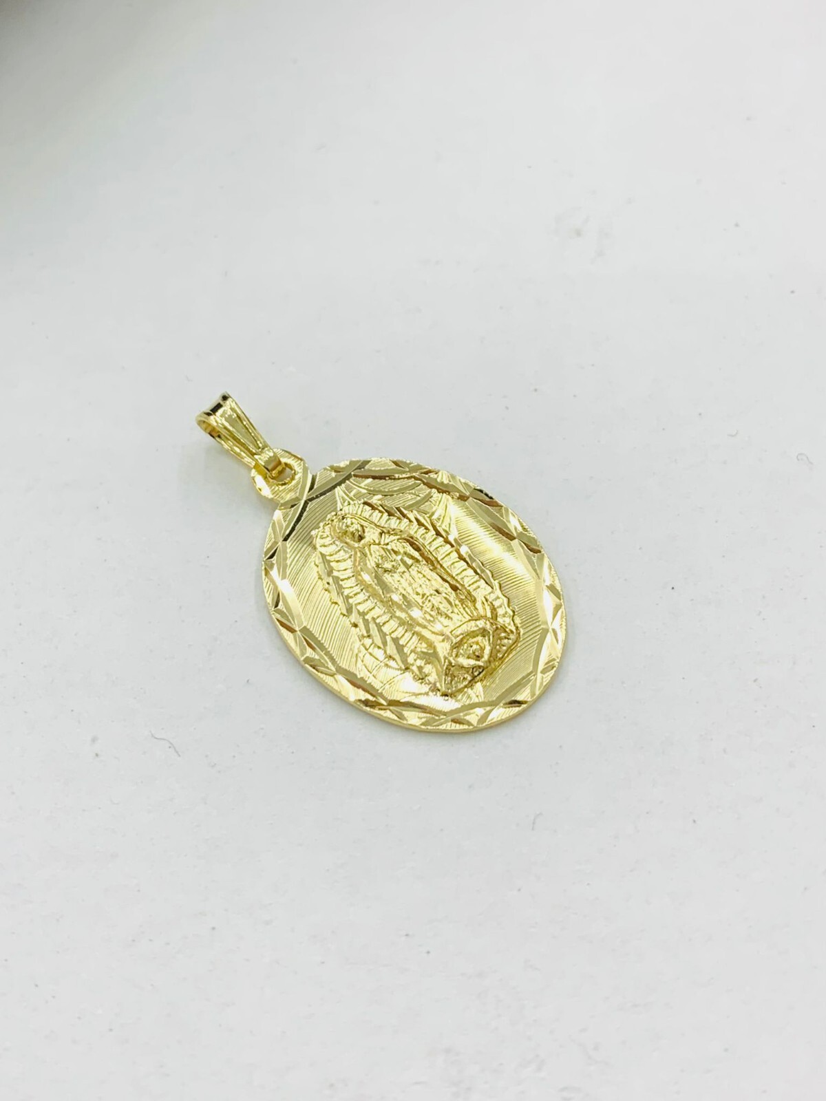 Medalla de La Virgen de Guadalupe 14k Gold F for Womens Mens 26×18 Box Chain 20″