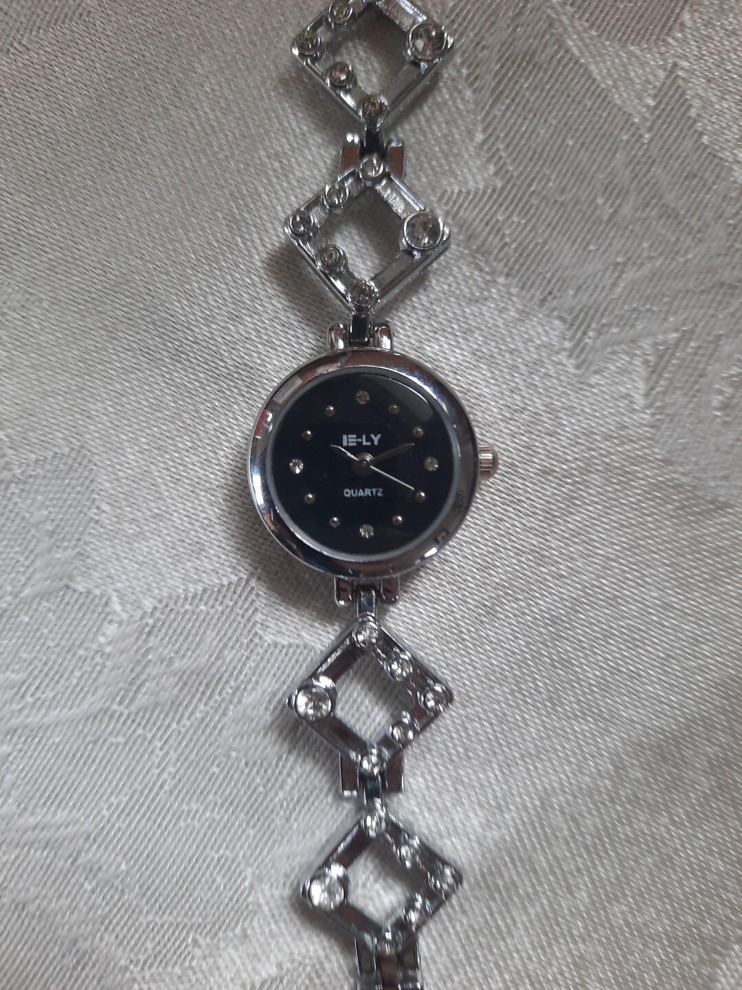 E-LY elegant , silver Quartz ladies watch rhinestones new battery