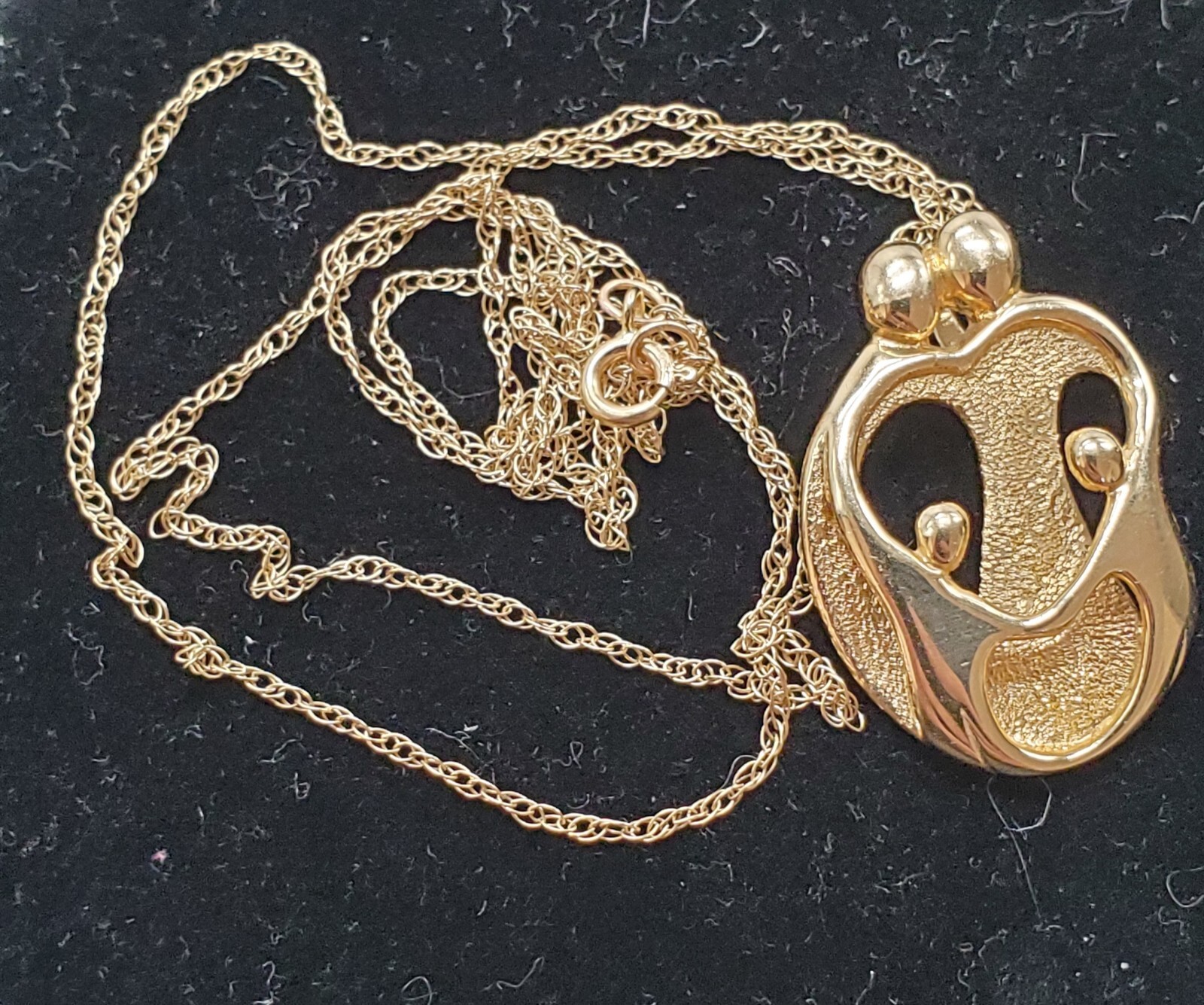 14k Yellow Gold Carolyn Pollack 22mm Family Of 4 Pendant w/18″ Chain 3.29g