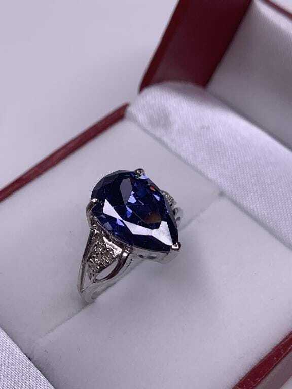 Gorgeous Sterling Silver 9.54ct Lab Created Tanzanite & 8 Genuine Diamonds Ring