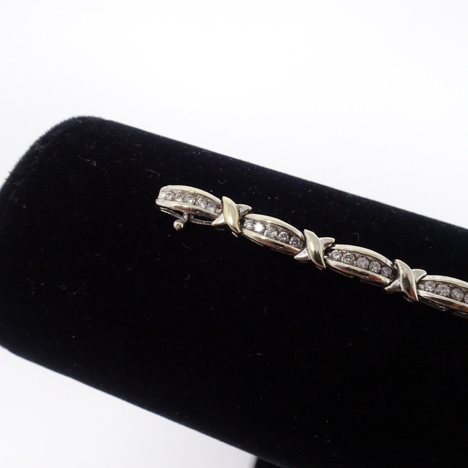 Women’s 10k White Gold Natural Diamond Tennis Bracelet .35 CTW – 7 Inches
