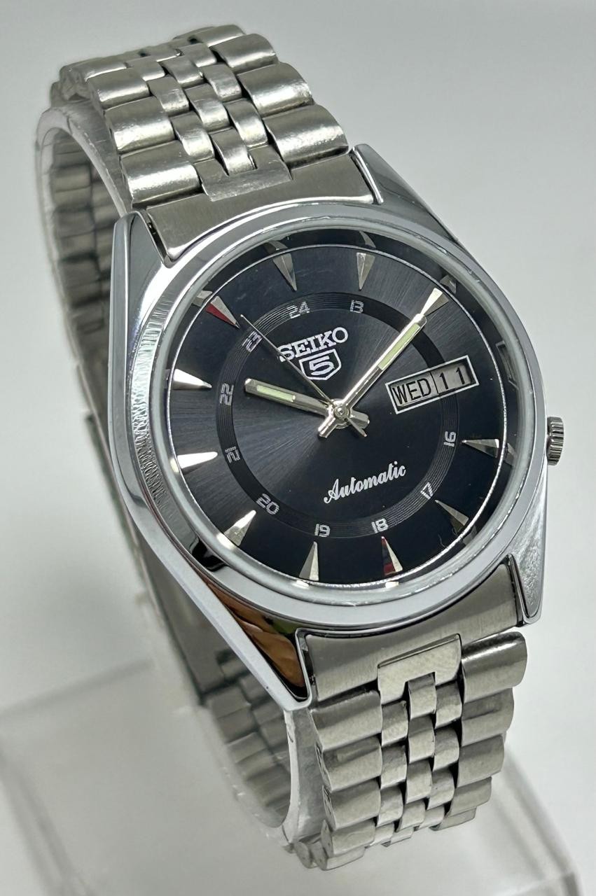 Vintage Seiko 5 Black Dial Automatic Japan Movement No.7009A Men’s Wrist Watch.
