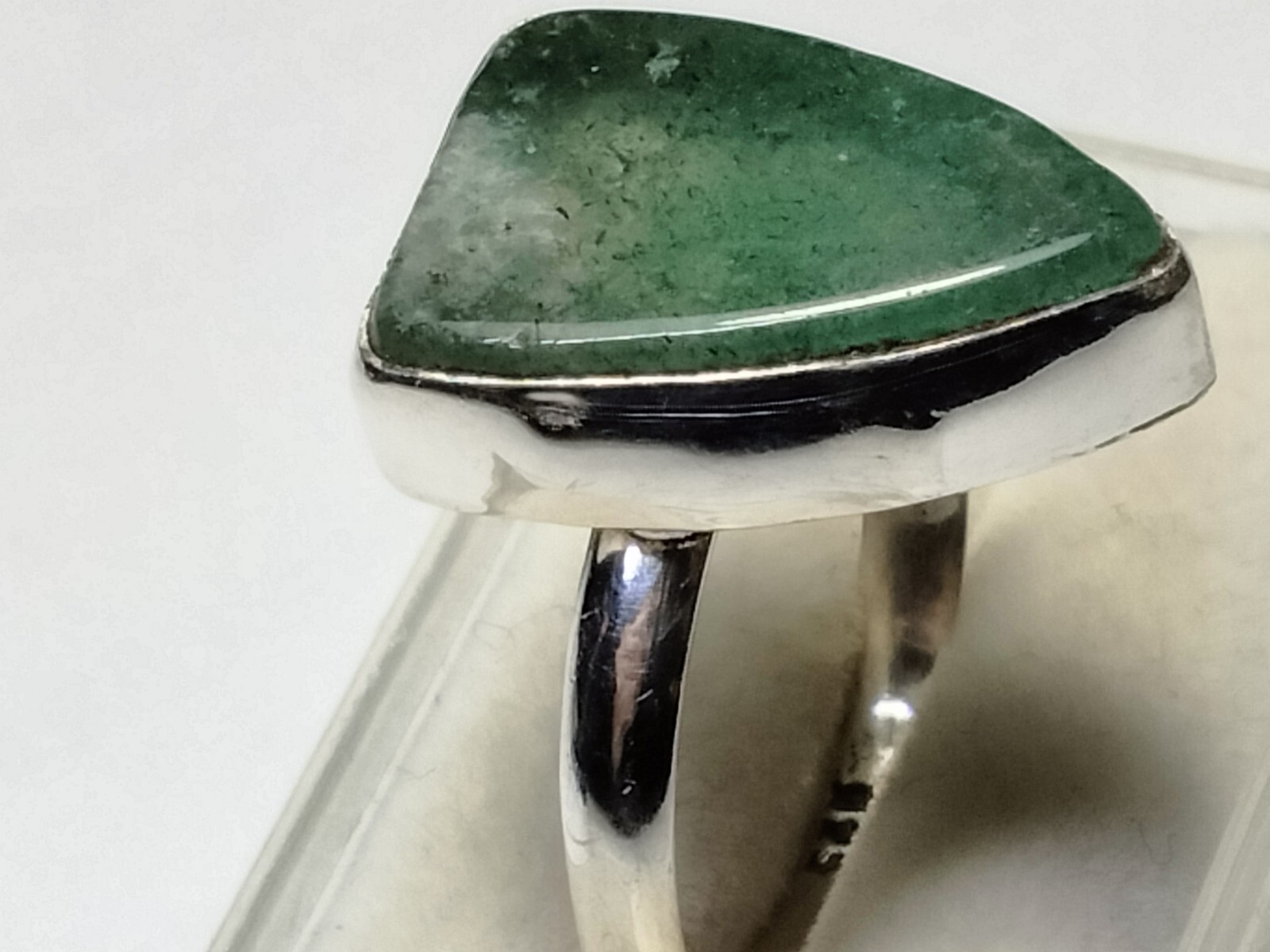 ATTRACTIVE NATURAL GREEN ONYX IN STERLING SILVER 925 RING SIZE 8.75-9.0