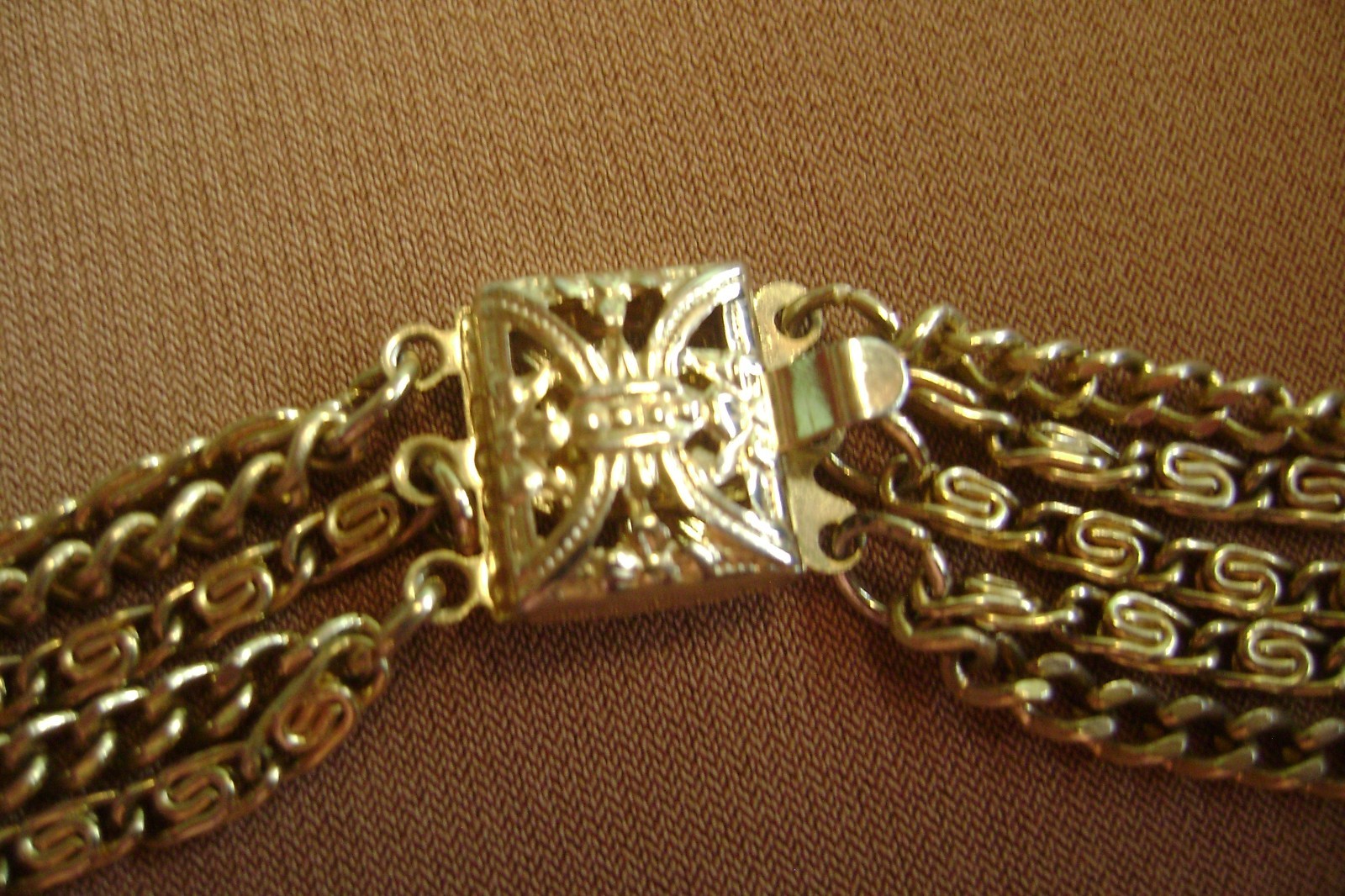 VINTAGE MULTIPLE 5 CHAIN FILIGREE PUSH LOCK CLOSURE GOLD TONE NECKLACE