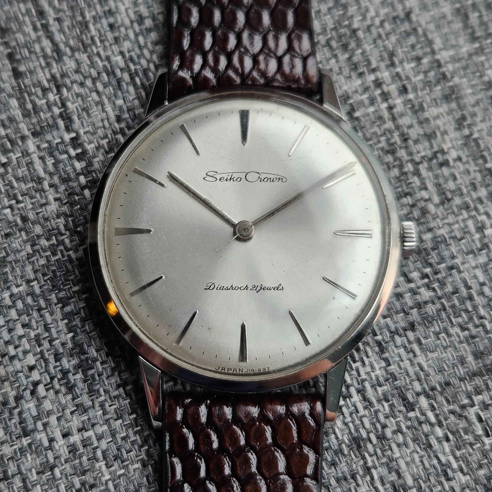SEIKO CROWN DIASHOCK 21 JEWELS – MANUAL WIND – VINTAGE JAPAN – 1960s men watch