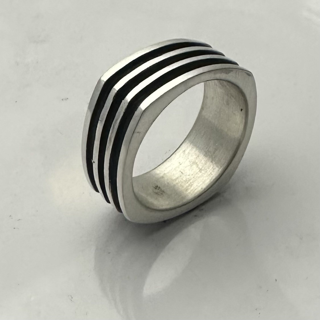 MJG STERLING SILVER CUSHION WEDDING RING . SZ 9-10 ONLY. 12 gr.