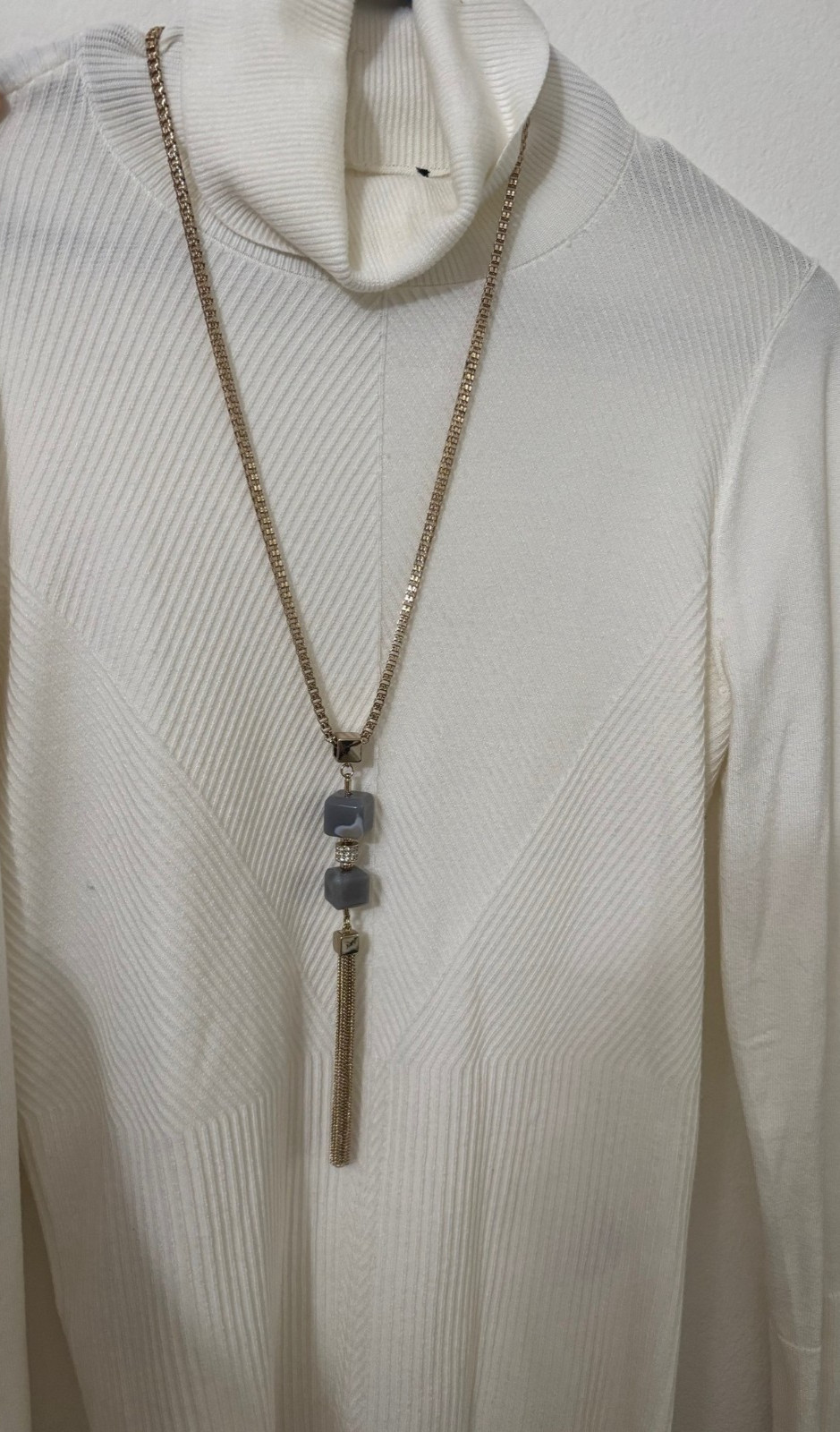 30″ White House Black Market Crystal/Gray Agate Gold-T Box Chain Tassel Necklace