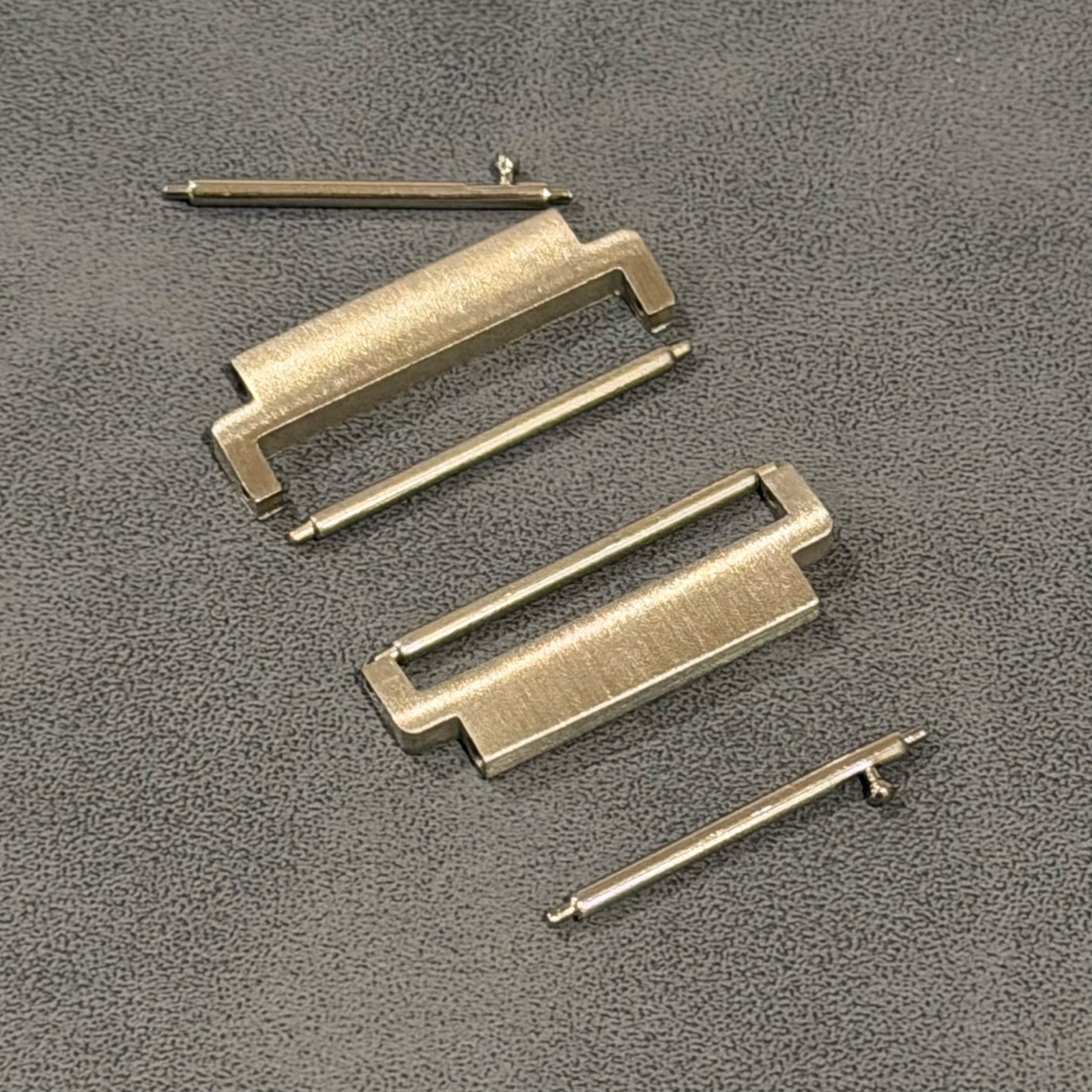 20mm to 22mm Convertor Watch Connector Adapter Stainless Steel Brushed Silver